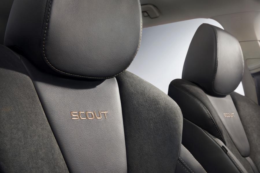 Детали интерьера Skoda Octavia Scout 2020 года  (WW) (фото 6 из 26)